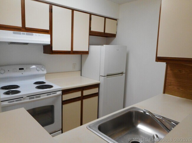 Building Photo - 2926 S University Dr