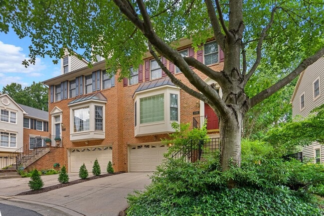 3 Bed 3.5 Bath - Rockville Townhome - 2 Ca... - 3 Bed 3.5 Bath - Rockville Townhome - 2 Ca...