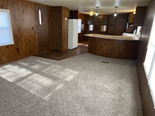 Building Photo - Country living at its BEST ! 3 bedroom 2 b...