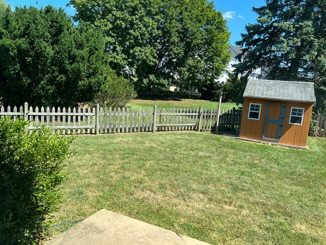 Building Photo - 3 br, 1.5 bath House - 131 FOXCHASE DRIVE