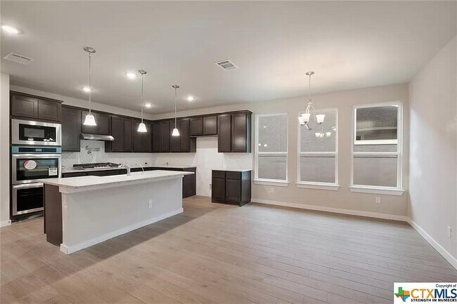 Building Photo - 107 Indigo Bend