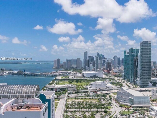 Foto del edificio - 1750 N Bayshore Dr