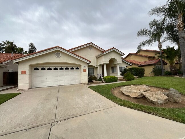 Foto del edificio - Updated Home In Established Northeast Fresno Neighborhood. Clovis Unified Schools!