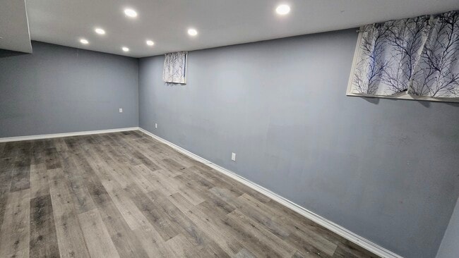 Building Photo - 4 Wavell Crt