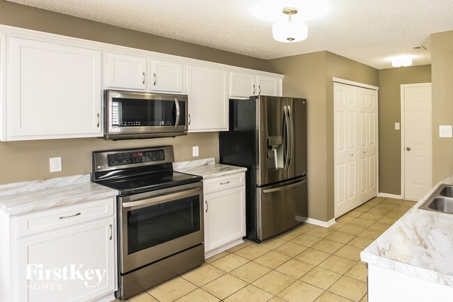 Building Photo - 15498 Border Dr