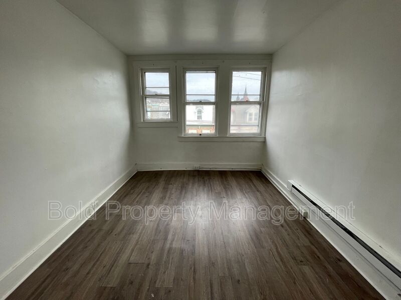 Foto del edificio - 214 S 10th St