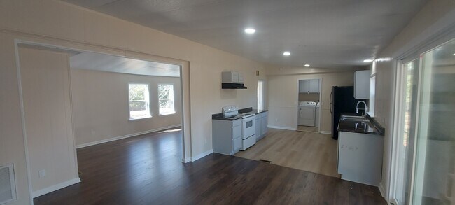 Foto del edificio - 1216 Old Maplehurst Rd