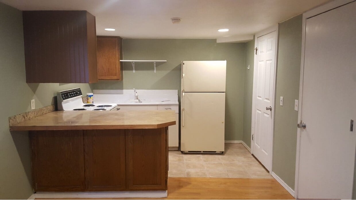 Primary Photo - 1215 E James Ct