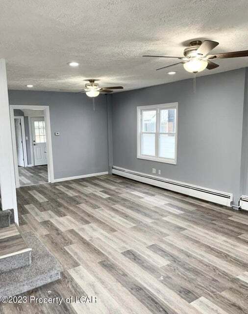 Living Room/Dining Room - 17 Airy St