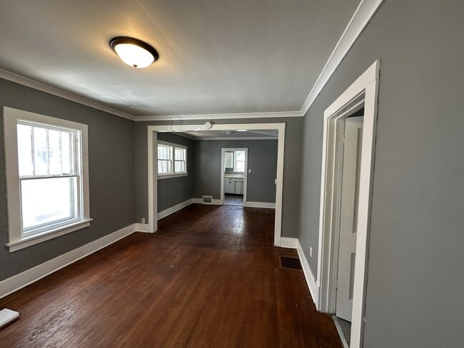 Building Photo - 304 E Virginia Ave