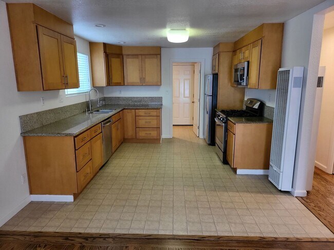 Foto del edificio - Single Story Home in San Pablo, CA.