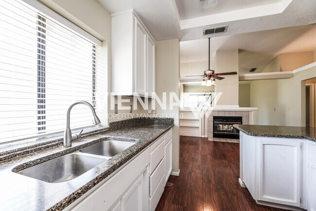 Foto del edificio - 3358 Brownlea Cir