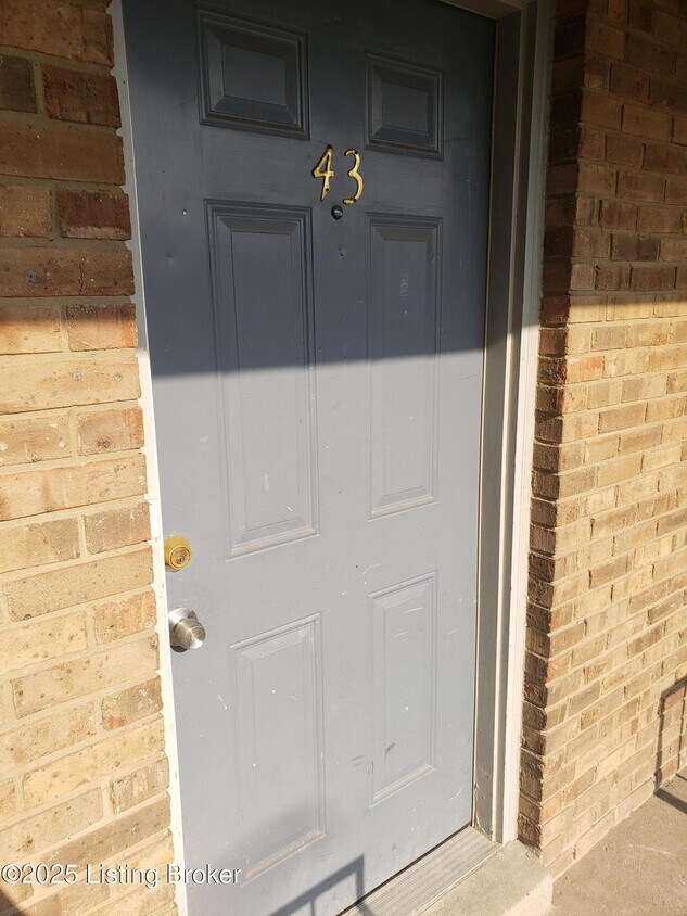 Primary Photo - 102 E Florence Ave