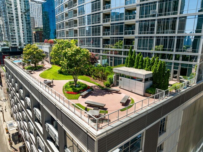Foto del edificio - 240 E Illinois St