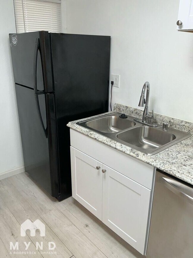 Foto del edificio - 1055 N Capitol Ave