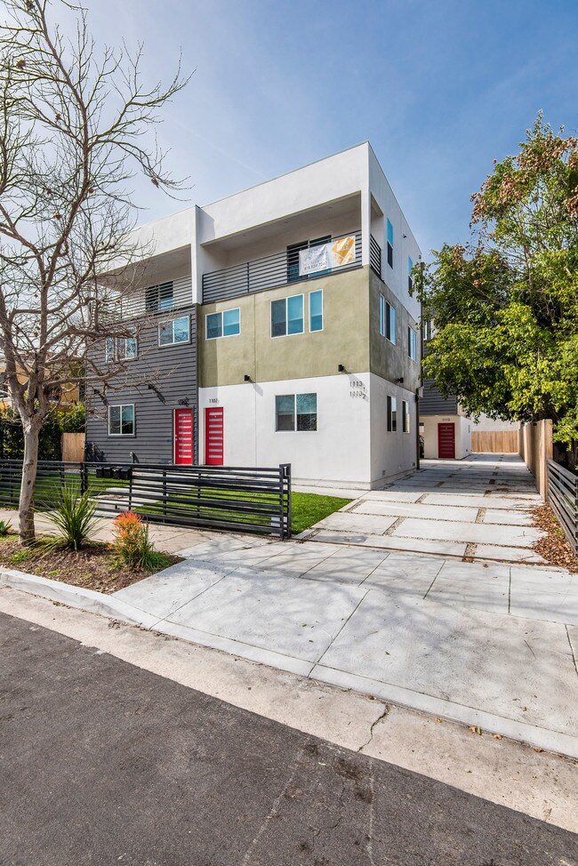 1113 Carmona Ave, Los Angeles, CA 90019 Townhome Rentals in Los