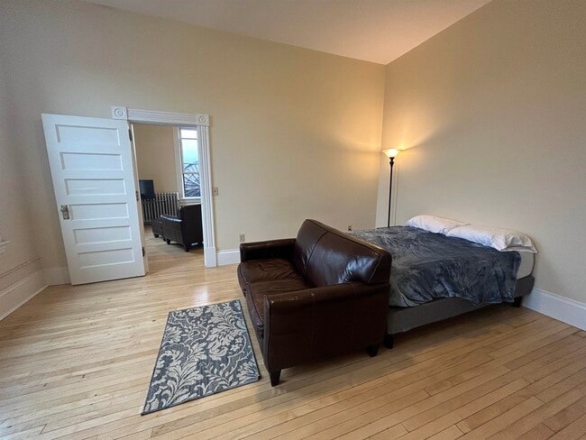 Building Photo - 101 Main St