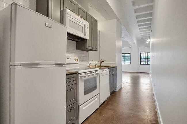 Foto del edificio - 4901 Pernod Ave