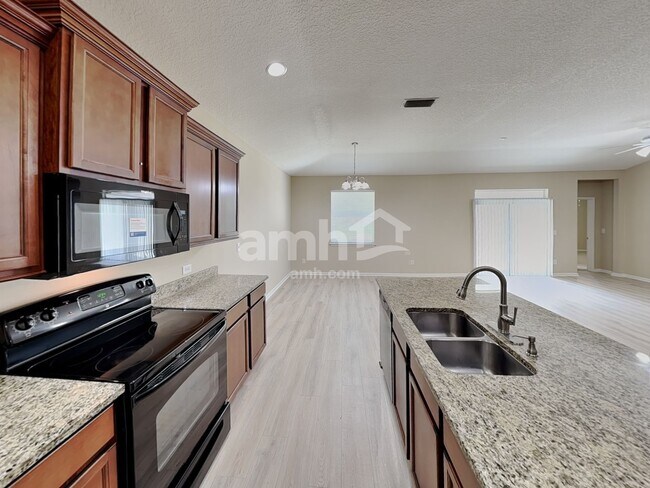 Foto del edificio - 95501 Sonoma Dr