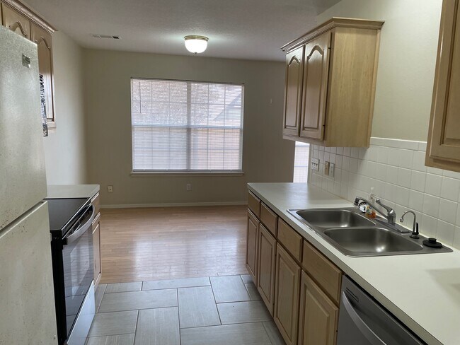 Building Photo - 1215 S 41st Cir