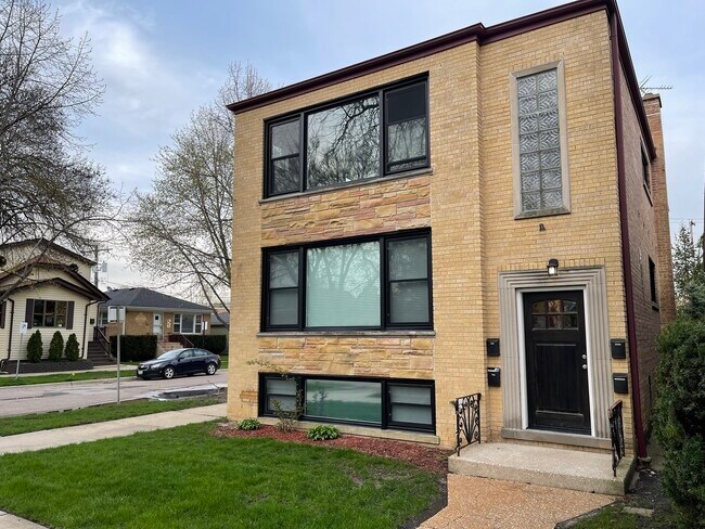 Foto del edificio - 5259 N Leamington Ave