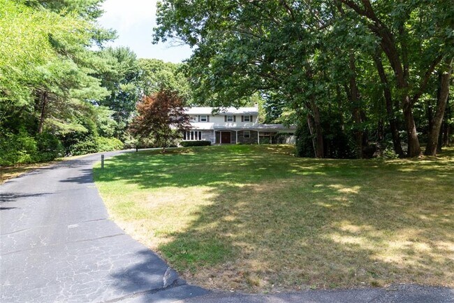 Building Photo - 195 Governors Dr