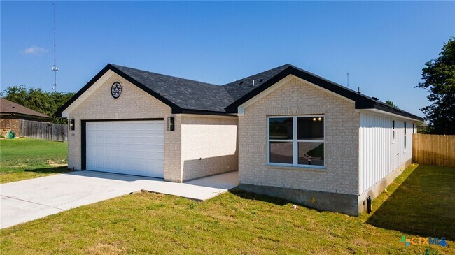 Building Photo - 2115 Blackhawk Lp