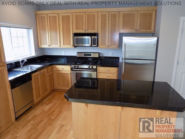 Building Photo - 1190 SW 170th Ave