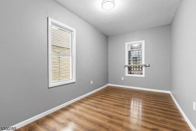 Building Photo - 452 15th Ave