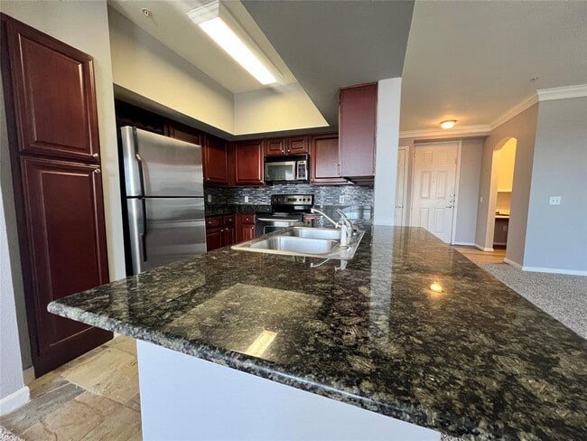 Building Photo - 7575 Kirby Dr