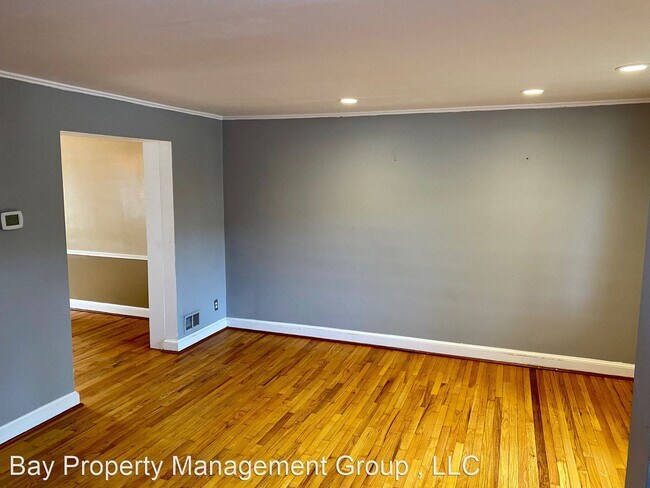 Foto del edificio - 3 br, 1.5 bath House - 125 Marburth Ave