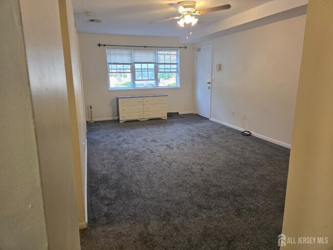 Building Photo - 143 College Dr