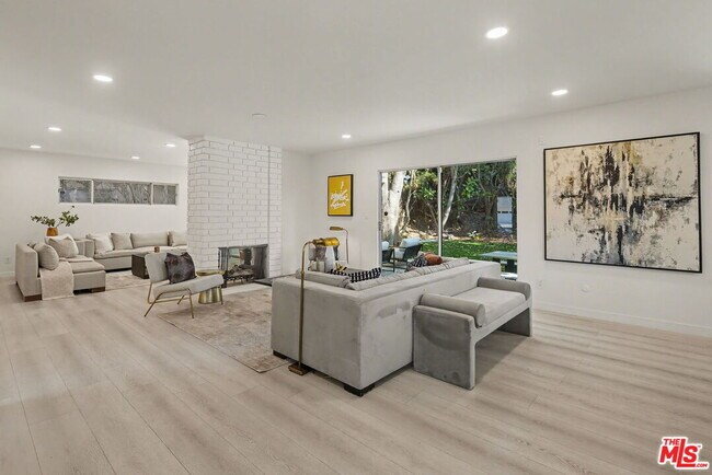 Foto del edificio - 2612 S Beverly Dr