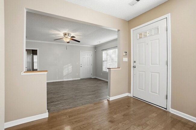 Building Photo - End-unit townhome, Primary on Main Level!