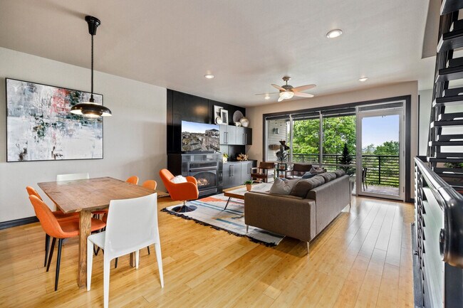 Building Photo - 299 E Noble Ln