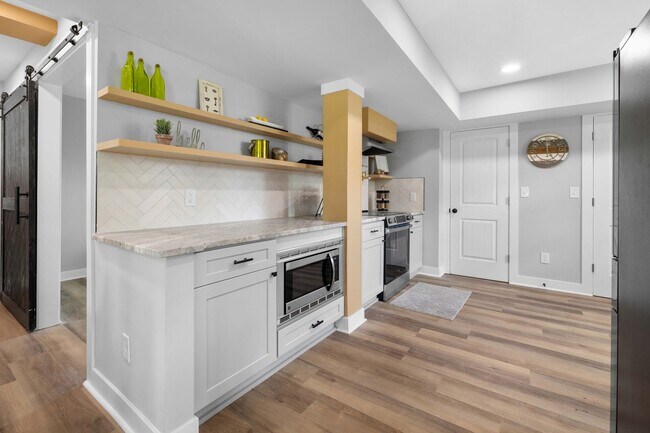 Building Photo - Newly renovated 4 bed 2.5 bath, located in downtown Wilmington