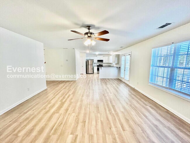 Building Photo - 158 Shadowbrooke Cir SW