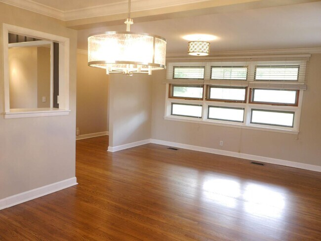 Foto del edificio - 4820 Lynn Dr