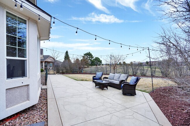 Foto del edificio - 10071 Clovercrest Dr