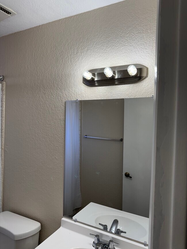 Foto del edificio - 4612 E Camino St