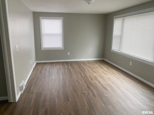 Building Photo - 105 Stahl Ave