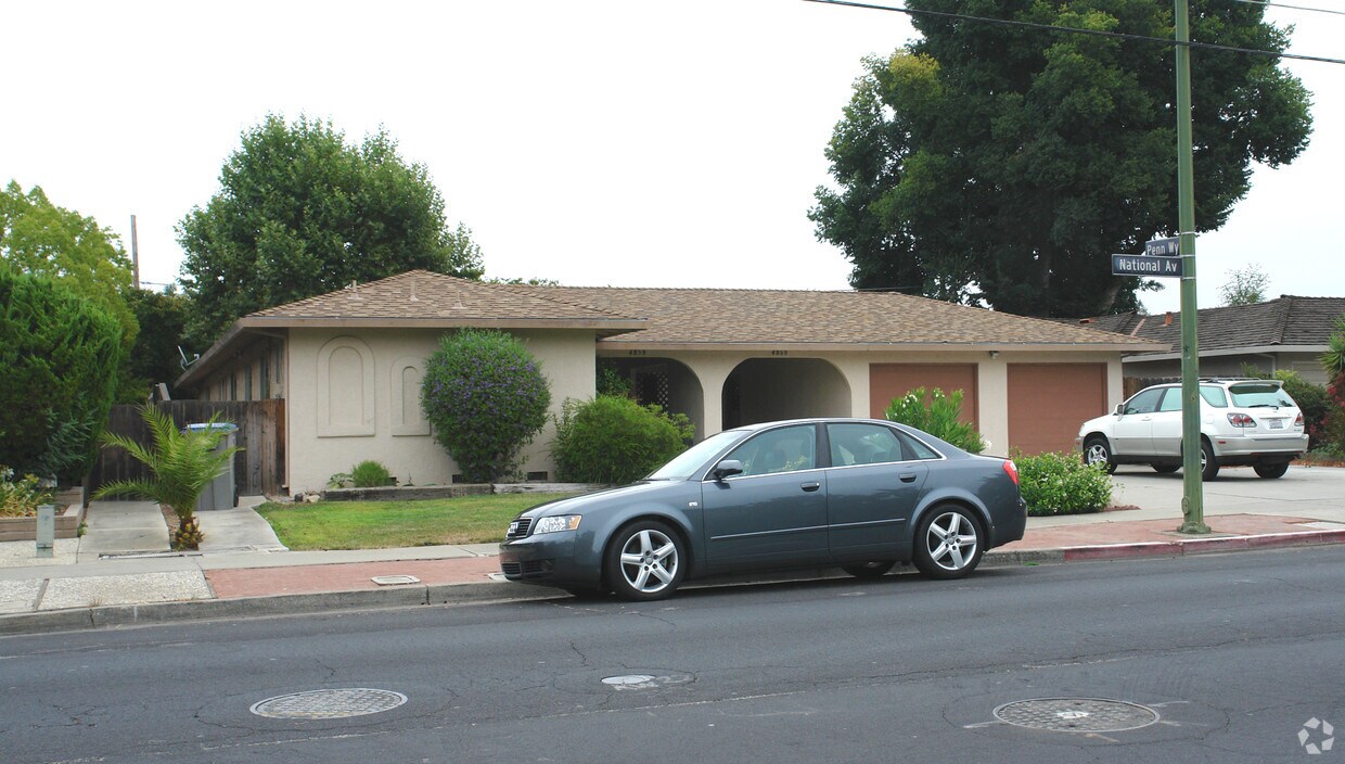 Primary Photo - 4858 National Ave