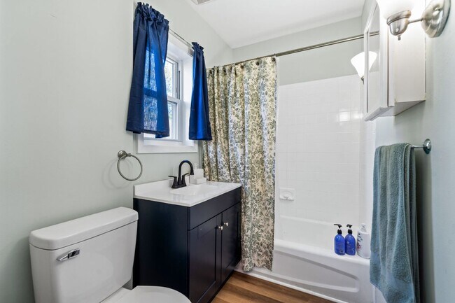 Foto del edificio - 120B Little Pl