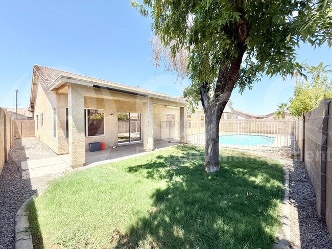 Building Photo - 1487 E Aspen Ave
