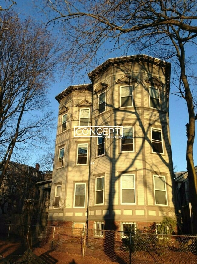 Building Photo - 1000A Memorial Dr. Unit 2B