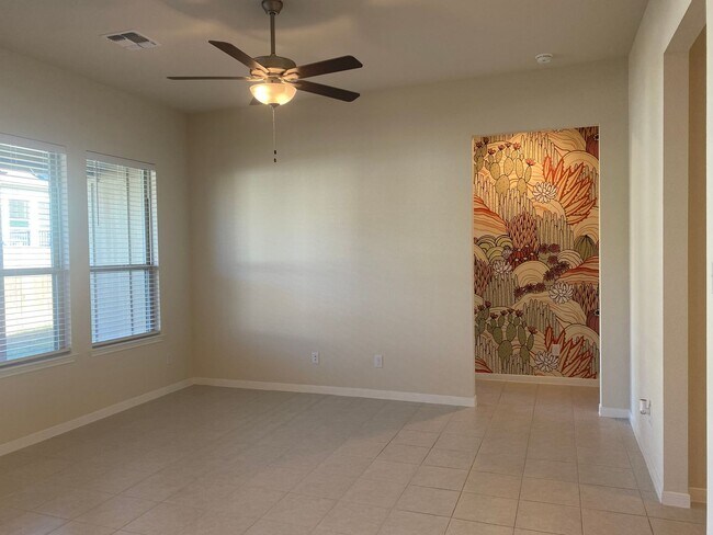 Foto del edificio - 4 BEDROOM, SHORT TERM LEASE AVAILABLE