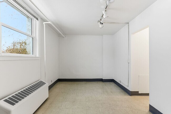 Foto del edificio - 1171/1173 Raymond Avenue