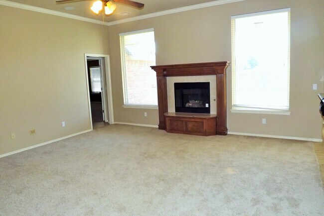 Photo - Available Now! Yukon Schools! House