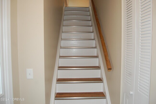 Building Photo - 211 Sunshine Ct