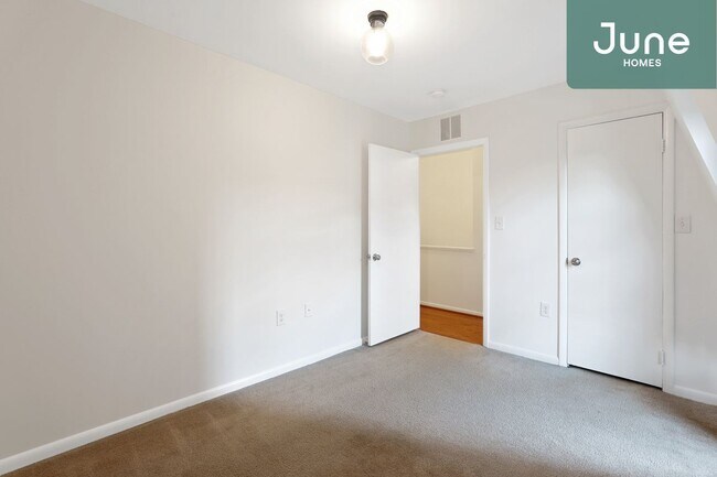 Building Photo - Full room in 5-bed/2.0-bath Home